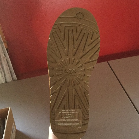 Tall classic chestnut Uggs NWT size 9 - Picture 5 of 7